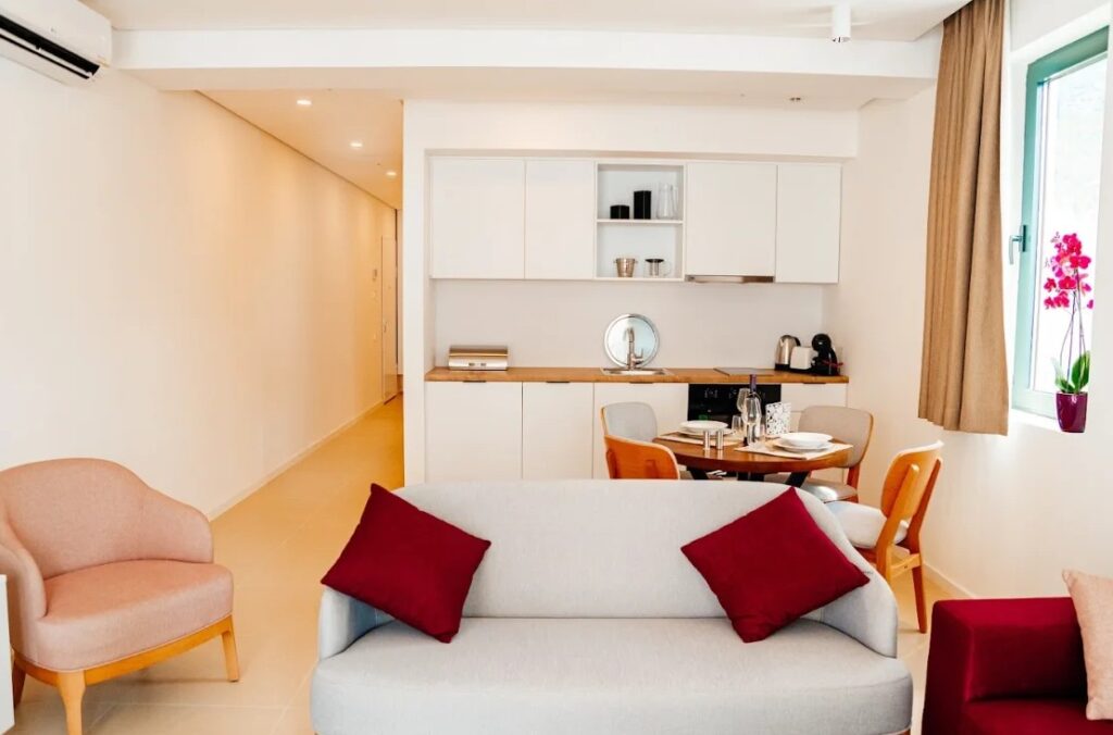 Prva linija Bečići - Useljivo