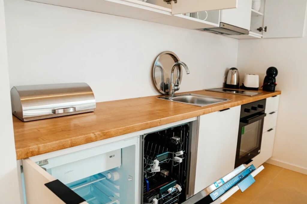 Prva linija Bečići - Useljivo