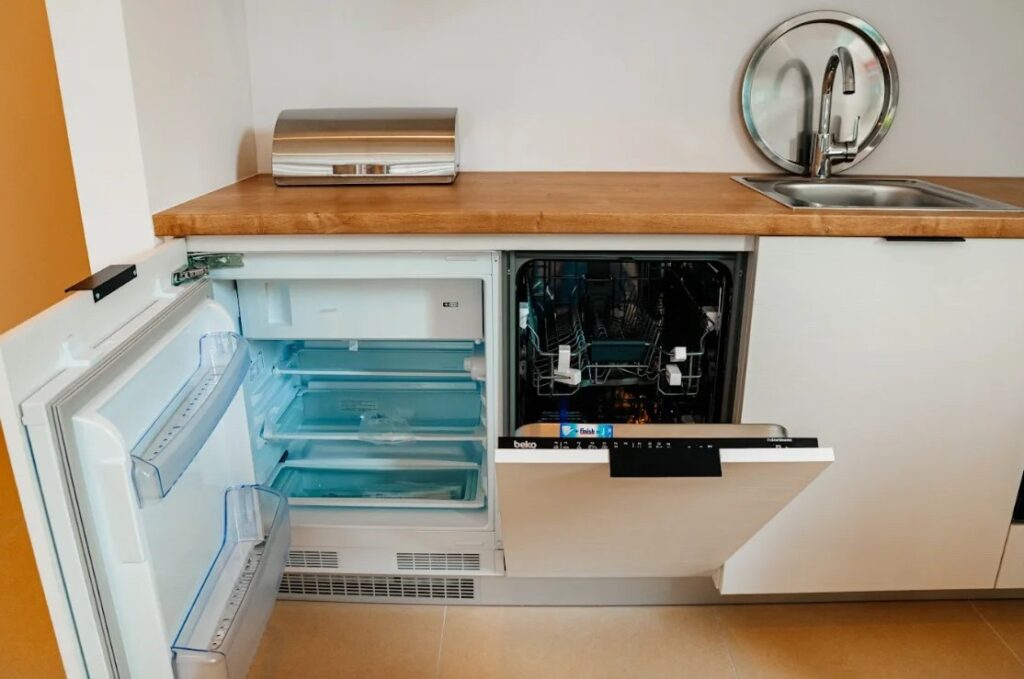 Prva linija Bečići - Useljivo